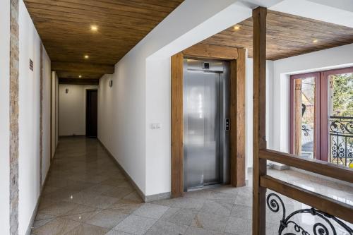 Apartment with Balcony image 6