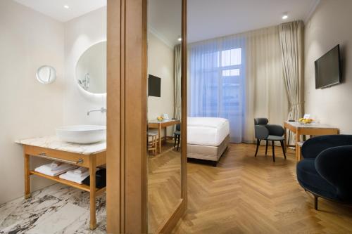 Superior Comfort Queen Room room in Grand Hotel Union Eurostars