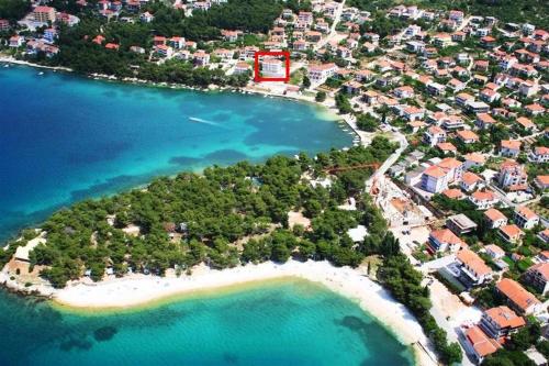 Studio Apartment in Trogir with Sea View, Terrace, Air Conditioning, Wi-Fi (4786-4)