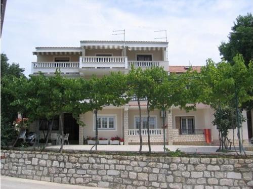 Apartment in Banjol with sea view, terrace, air conditioning, WiFi (4883-2)
