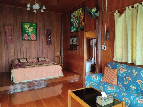 Guestroom, Hidden Holiday House near Banglen Hospital