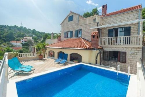 Holiday Home with Pool (4298) – khách sạn tại Postira