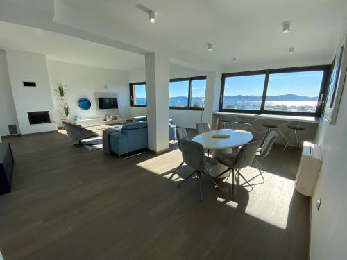 The View Luxury Residence with Pool - image 4