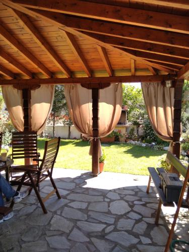 Seadmed, Poly's Sea Side House in Koropi