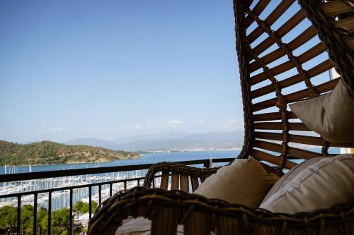 Double Room with Balcony and Sea View image 10