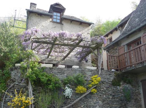 Les Glycines du Lot gîte à louer Conques