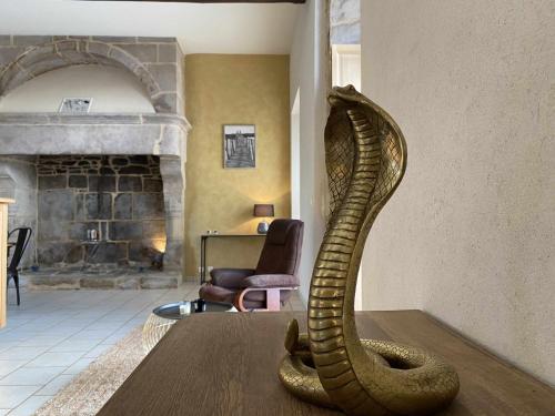 La tour les Alleux By Locntour