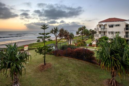 plaža, Golden Riviera Beach Resort in Tugun