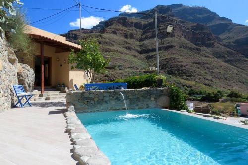  Casa con piscina privada en Cercados de Espino, Pension in Las Casillas