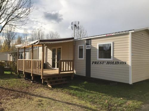 Comfortable mobile homes at the Dugny domain campsite in the Loire Valley gîte à louer Orchaise