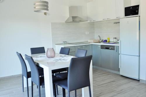  Apartments Zora in Rogoznica