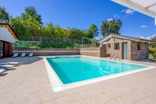 6 bedrooms villa with private pool enclosed garden and wifi at Caiazzo