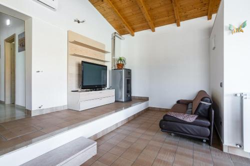 6 bedrooms villa with private pool enclosed garden and wifi at Caiazzo