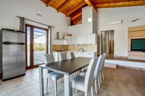 6 bedrooms villa with private pool enclosed garden and wifi at Caiazzo