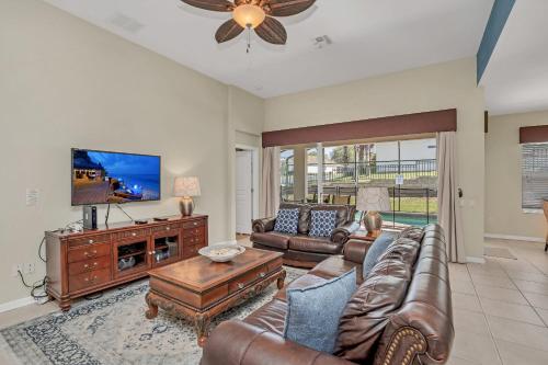 Large Pool Area and Game Room! 4BD Home Close to Disney! #4WH633 - image 8