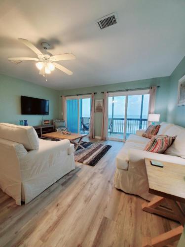 Sammys Retreat - Sunrise Sunset B4 - 3 Bedrooms - 2 and a half Baths - Sleeps 6 - main image