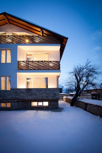 Къщи за гости Сноуфлеик Snowflake Chalet and Snowflake Lodge