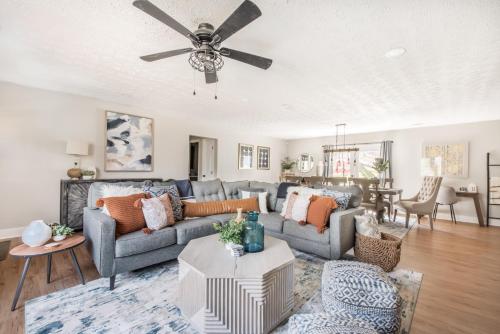 Charming and Spacious Home Great for Group Getaway in Jonesboro, USA