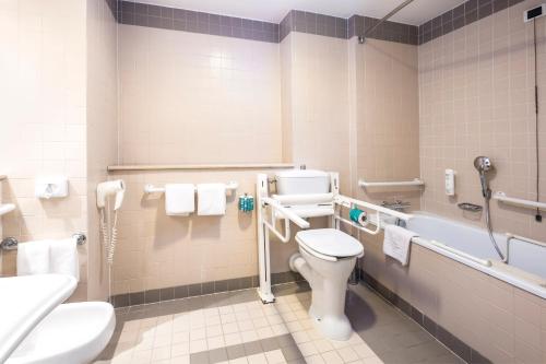 Holiday Inn Naples - image 11