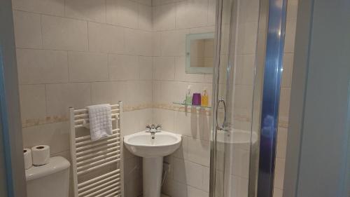 Victoria Cloisters Apartments - image 14