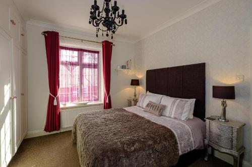 Robertsbrook Guest House - main image