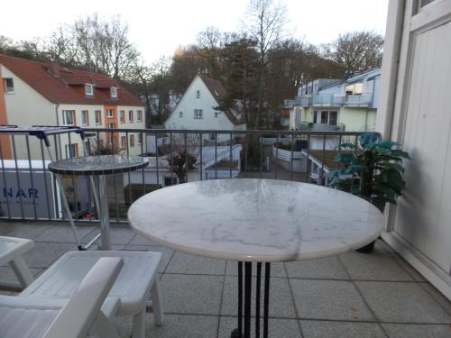FeWo direkt am Strand mit Sudbalkon, Villa Freia 13, Binz 87m von Heinrich-Heine-Straße entfernt