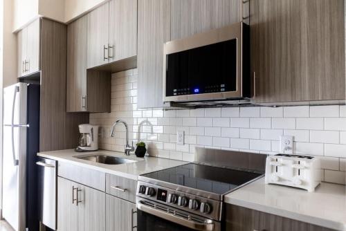 WanderJaunt -- Luxe East Austin Apartments