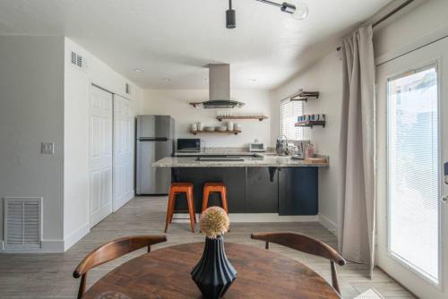 WanderJaunt - Osborn - 4BR - Old Town Scottsdale - image 8