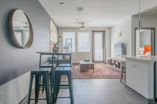 WanderJaunt - Tempe Luxury Apartments - image 7