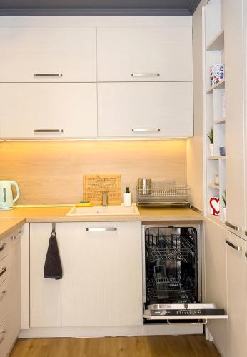 Vili's Place - 1 Bedroom Apartment with Balcony by Flat Mаnager