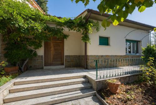 Casa con Giardino a 100 metri dal centro storico Con AC in Lucignano