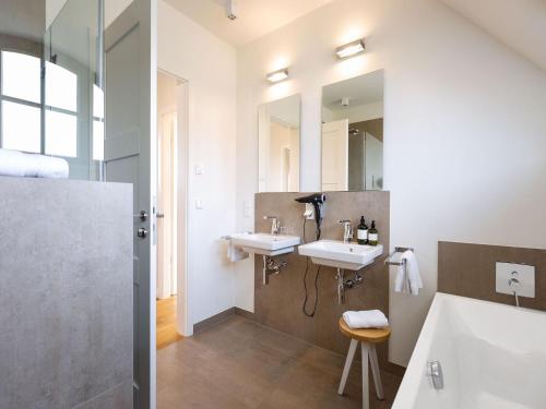 Reetland am Meer Premium Reetdachvilla mit 3 Schlafzimmern Sauna und Kamin - image 7