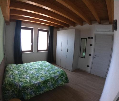2 bedrooms, 4 beds