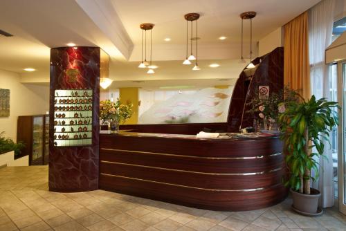 Hotel President 2