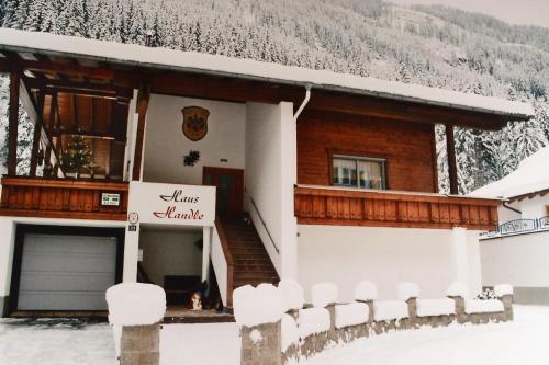 Dotări, Haus Handle in Kappl