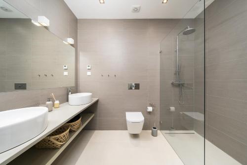 Brand New Luxury 3 Bedroom Apartment Porto de Mos - image 6