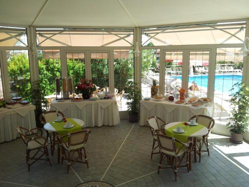 Hotel President - image 14