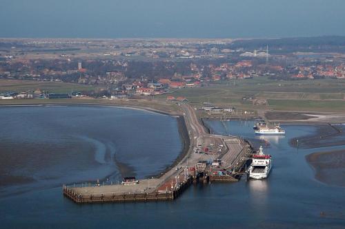 Appartement ZEEDUIN, Beg grond, eigen Terras - volledige KEUKEN- Resort Amelander Kaap, Incl verwarmd Hotel-ZWEMBAD