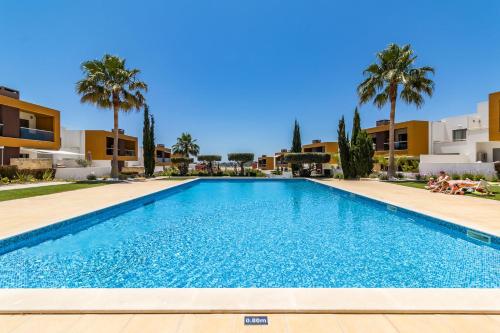 Contemporary 4 Bedroom Apartment in Vale de Parra