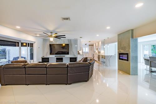 Salt water heated pool, perfect home for the meticulous guest in Deerfield Beach, USA
