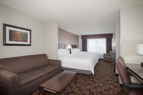 Holiday Inn Express Suites Yankton Hotel