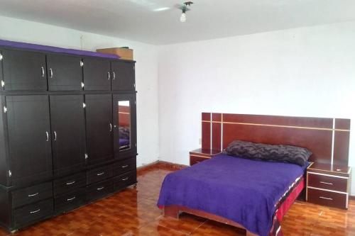Habitacion, casa con cocina y patio