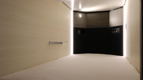 Cabin & Capsule Hotel J-SHIP Osaka Namba - Vacation STAY 24724v