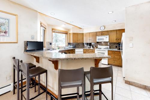 Majestic Vail Golf Course Home - image 3