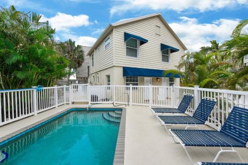 Parrot Beach Cottages Suite #4 detail