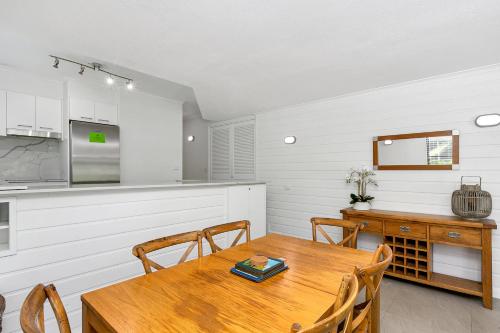 Deluxe Two Bedroom Apartment with Two Bathrooms image 5