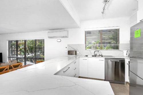 Deluxe Two Bedroom Apartment with Two Bathrooms image 1