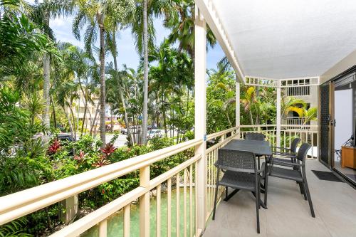 Deluxe Two Bedroom Apartment with Two Bathrooms image 2