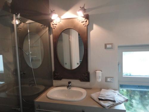 Classic Double Room image 6