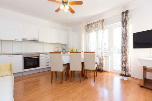 Malinska Three-Bedroom Apartment 1